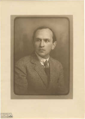 Два фотопортрета В.Г. Лидина. [Берлин, 1920-е].